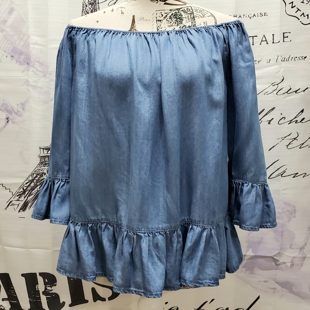 BeachLunchLounge  Chambray Off Shoulder Top Sz. Sm